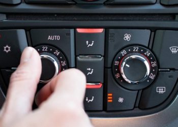 Neugodni mirisi i vlaga: Kako možete sami očistiti klima-uređaj automobila?