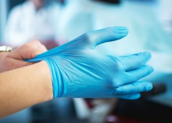 Pomažu li gumene rukavice? Koraci koji stvarno umanjuju rizik od koronavirusa