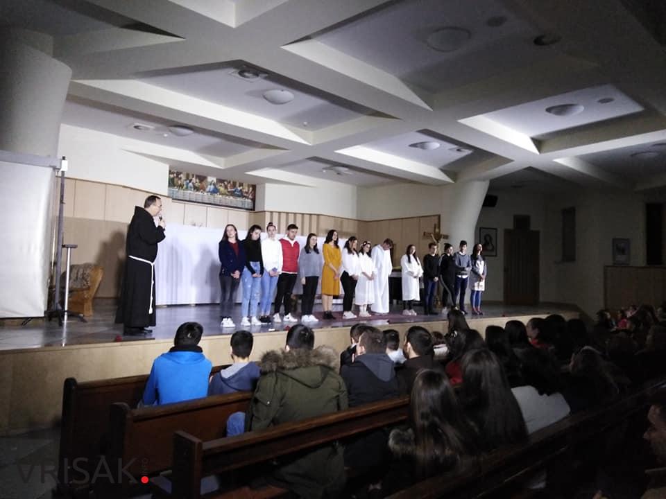 Širokobriješki framaši oduševili publiku u Posušju s predstavom “Pomozi mi disati”