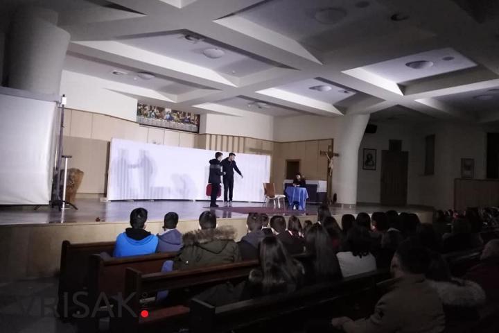 Širokobriješki framaši oduševili publiku u Posušju s predstavom “Pomozi mi disati”