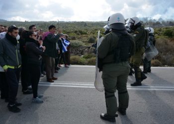 Stotine migranata probile kopnenu i morsku granicu Grčke, neki su već stigli na Lezbos