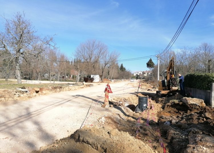 Pogledajte kako teku radovi na rehabilitaciji regionalne ceste od Miletine do Atlasa