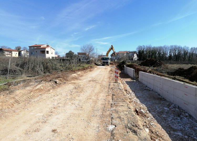 Pogledajte kako teku radovi na rehabilitaciji regionalne ceste od Miletine do Atlasa