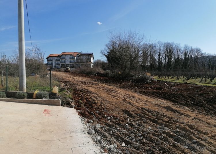 Pogledajte kako teku radovi na rehabilitaciji regionalne ceste od Miletine do Atlasa