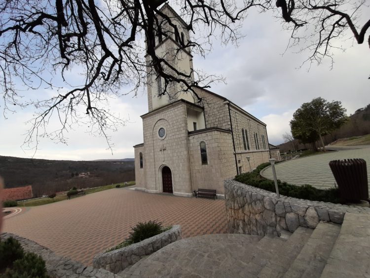 Župa Ružići – najstarija župa u općini Grude čiji predivni okoliš stoljećima uređuju župnici i vrijedni župljani