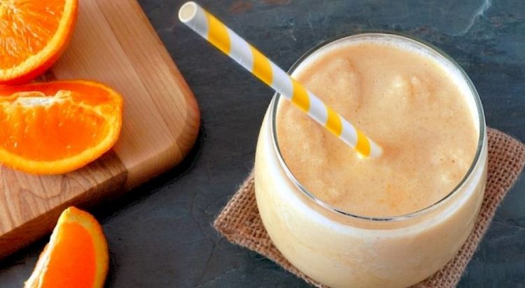 Smoothie od naranče i jabuke