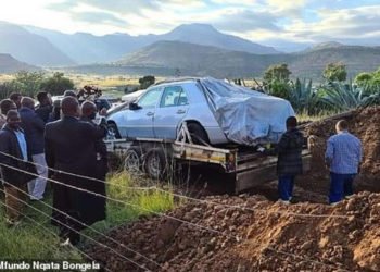 Drugačiji put do neba: Čovjek tražio da ga sahrane u Mercedesu, kćerka otkrila zašto