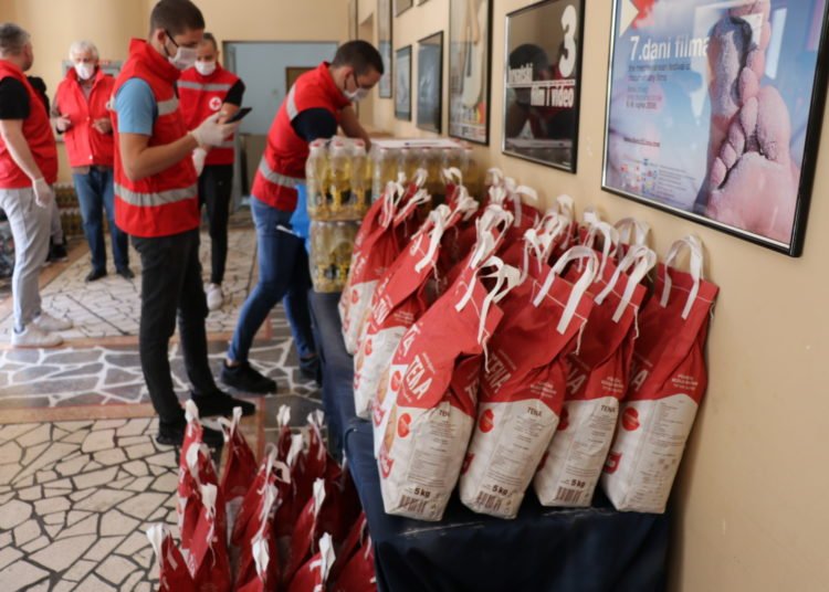 Crveni križ Grada Širokog Brijega u suradnji s donatorima pomogao najpotrebitije za Uskrs