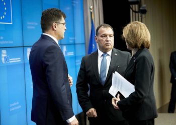 Politico: Kako je EU pala na testu koronavirusa, i kakva je uloga Kujundžića i Beroša