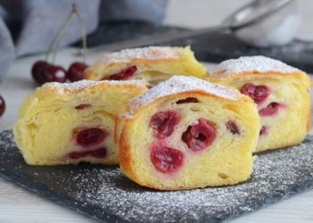 Teško je stati na jednom komadu: Najukusnija štrudla s višnjama i grizom