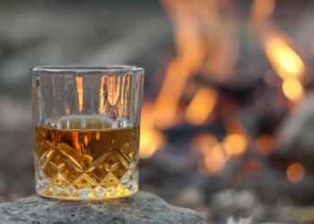 U Rusiji zbog koronavirusa skočila prodaja votke i viskija