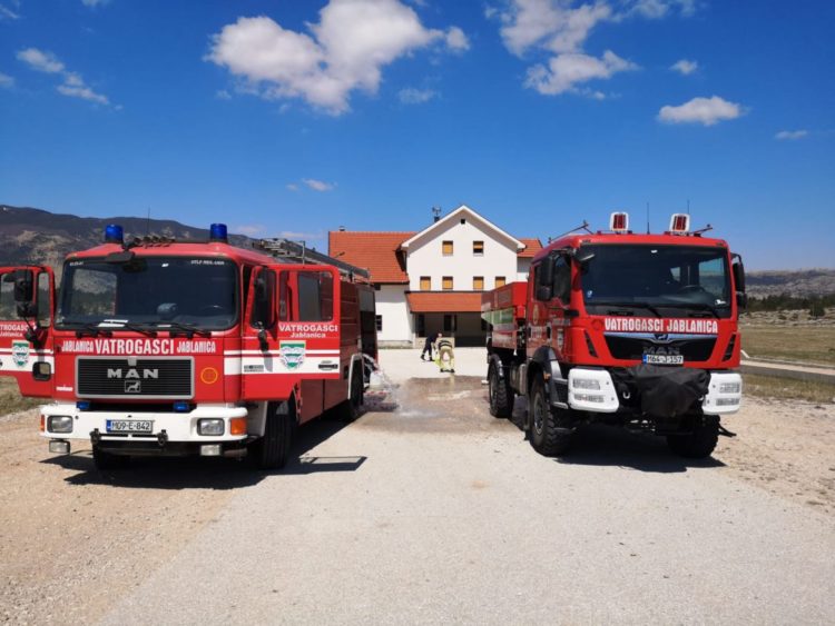 Na području Risovca izvršena dezinfekcija i ispiranje ulica