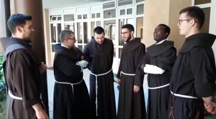 Mladi fratri zapjevali a capella pa postali hit na društvenim mrežama