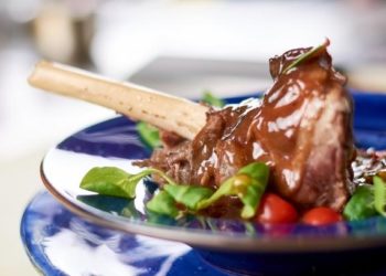 Nema Uskrsa bez mlade janjetine. Isprobajte ovaj božanstveni recept!