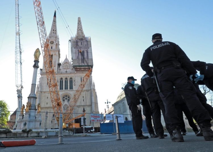 Uklonjen toranj zagrebačke katedrale