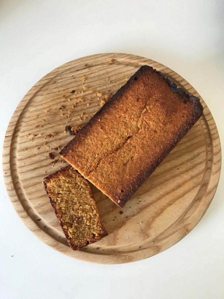 Ukusan kolač od palente, badema i limuna