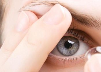 Izbjegavajte nošenje leća za vrijeme pandemije i prevenirajte širenje virusa