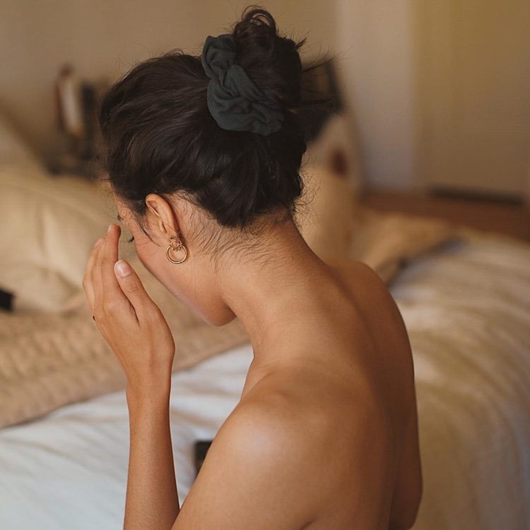 Suha ili dehidrirana koža? Otkrijte kako ih razlikovati i pravilno njegovati