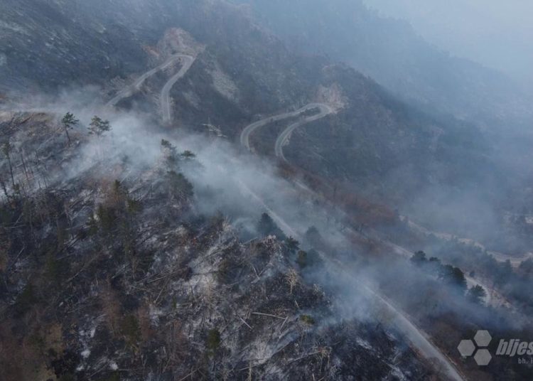 Požar na Rujištu kod Mostara nakon cjelovečernje borbe lokaliziran