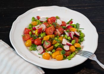 Dvije proljetne salate kao ukusan i hranjiv obrok pun vitamina