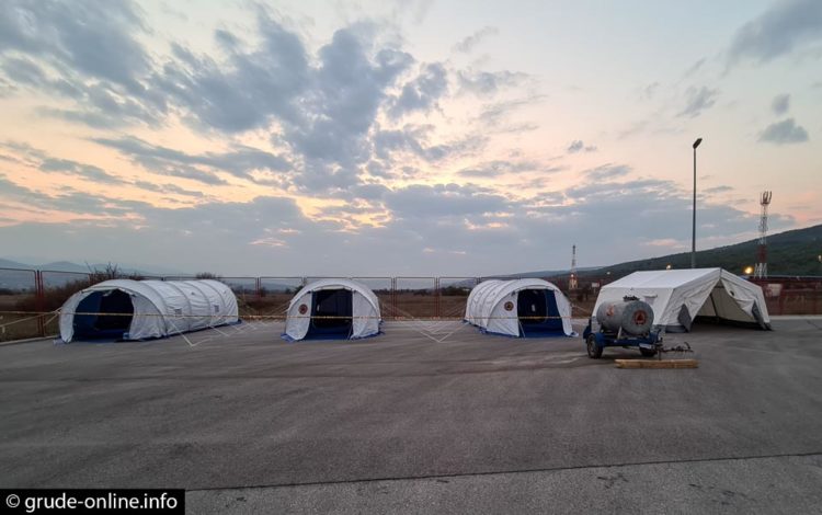 Povratnici iz inozemstva ostaju u šatorima cijeli dan, ŽZH prebacuje svoje građane u Široki Brijeg