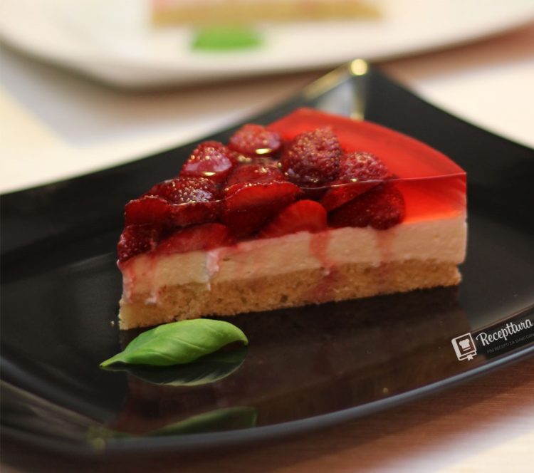 Ukusna torta od jagoda