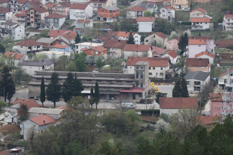 Sunce sja, pada snijeg, u meni samo Široki Brijeg