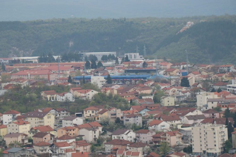 Sunce sja, pada snijeg, u meni samo Široki Brijeg