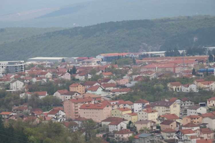 Sunce sja, pada snijeg, u meni samo Široki Brijeg