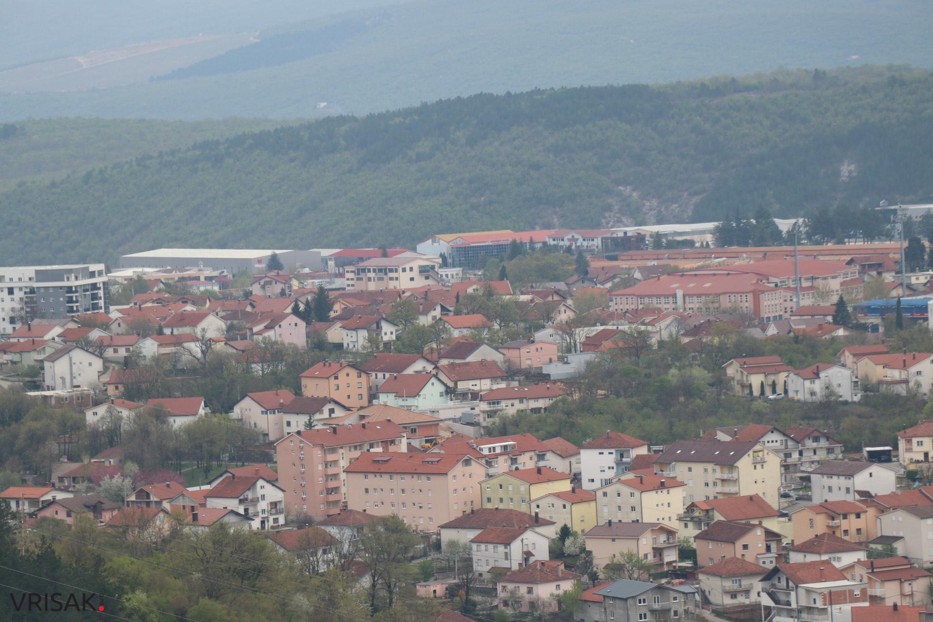 Sunce sja, pada snijeg, u meni samo Široki Brijeg