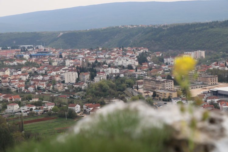 Sunce sja, pada snijeg, u meni samo Široki Brijeg
