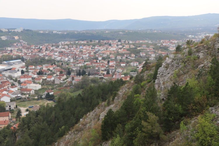 Sunce sja, pada snijeg, u meni samo Široki Brijeg