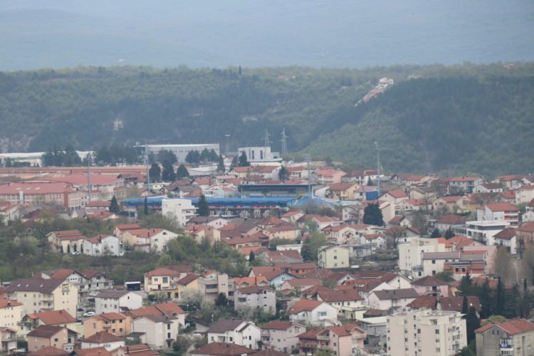 Sunce sja, pada snijeg, u meni samo Široki Brijeg