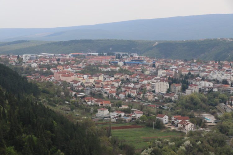 Sunce sja, pada snijeg, u meni samo Široki Brijeg