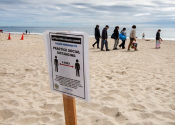 Amerikanci na ulicama i plažama unatoč karanteni