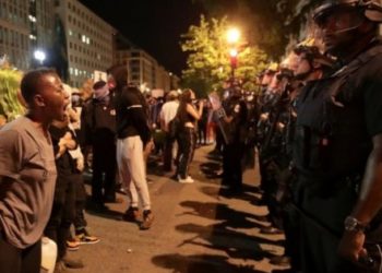 Nasilje i bijes na ulicama američkih gradova, uveden policijski sat
