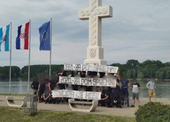 U Vukovaru Torcida podržala HOS