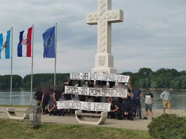 U Vukovaru Torcida podržala HOS