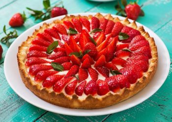 Proljetna krostata s jagodama