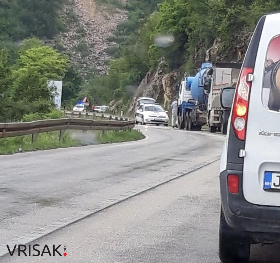 Široki Brijeg: Prometna nesreća na zaobilaznici, prevrnulo se teretno vozilo