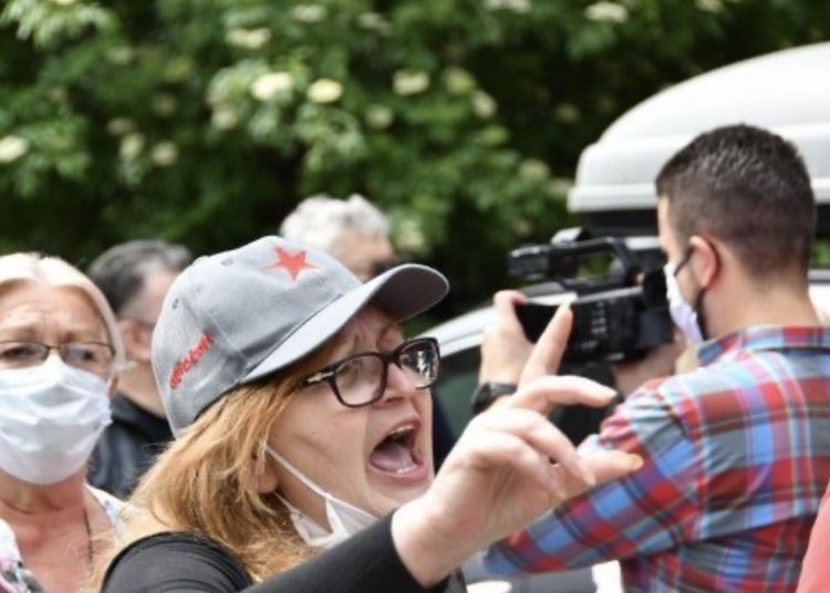 Sarajevo: Tisuće fašista i komunista prosvjeduje protiv svete mise žrtvama Bleiburga