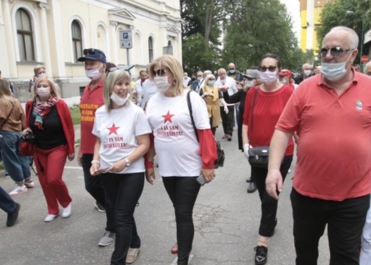 Sarajevo: Tisuće fašista i komunista prosvjeduje protiv svete mise žrtvama Bleiburga