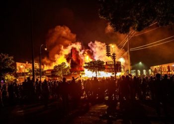 Nemiri diljem SAD-a dok prosvjednici traže pravdu