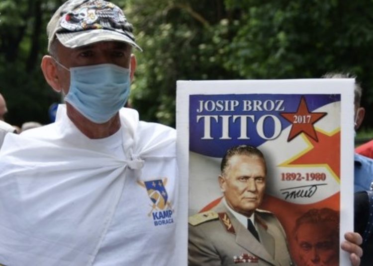 Sarajevo: Tisuće fašista i komunista prosvjeduje protiv svete mise žrtvama Bleiburga