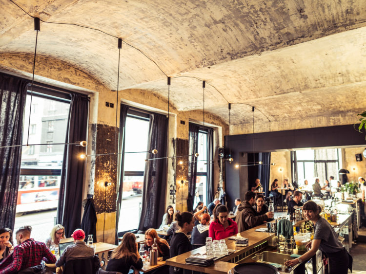 Češka danas otvara kafiće, hotele i bazene