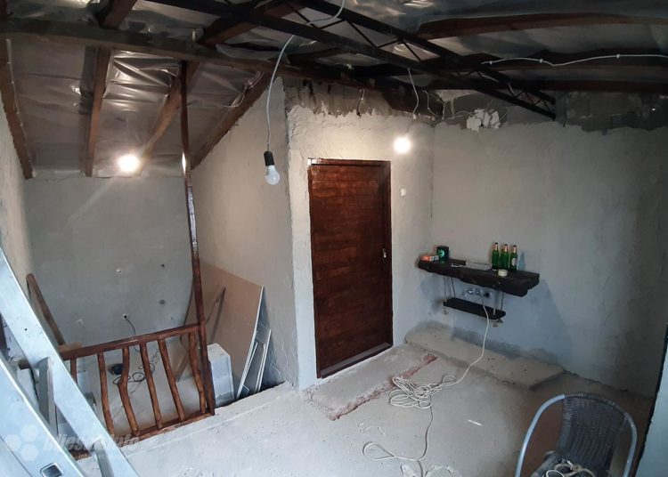 Širokobriježanin u izolaciji napravio konobu i dao joj naziv COVID-19