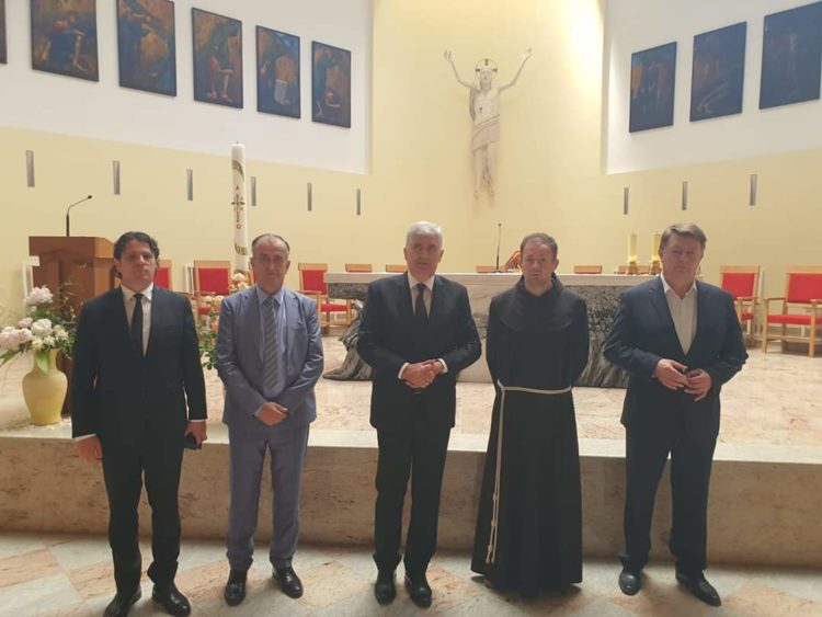 Čović posjetio Franjevački samostan i župu sv. Ante Padovanskog na Humcu