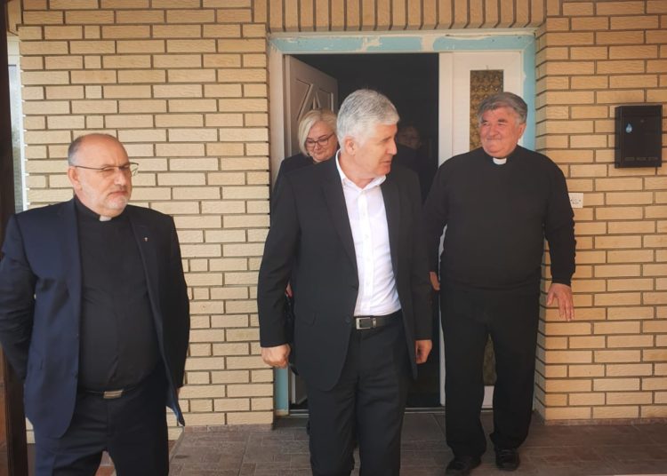 Predsjednik Čović se sastao u Odžaku sa stranačkim dužnosnicima