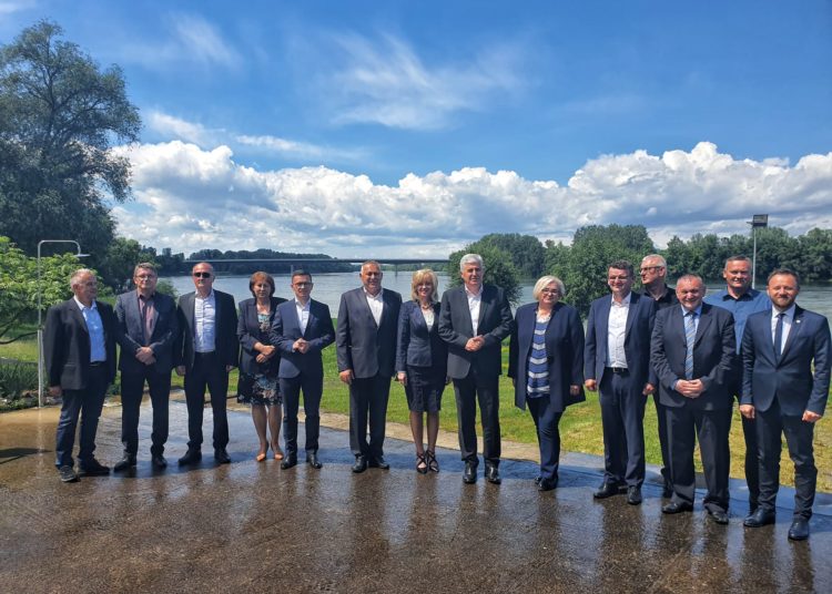 Predsjednik Čović se sastao u Odžaku sa stranačkim dužnosnicima