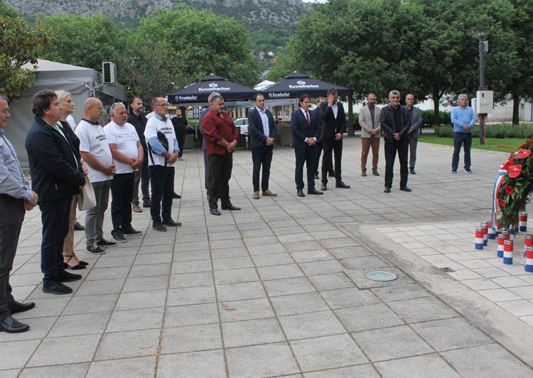 Ljubuški: Položen vijenac i zapaljene svijeće za žrtve Bleiburga i Križnih putova